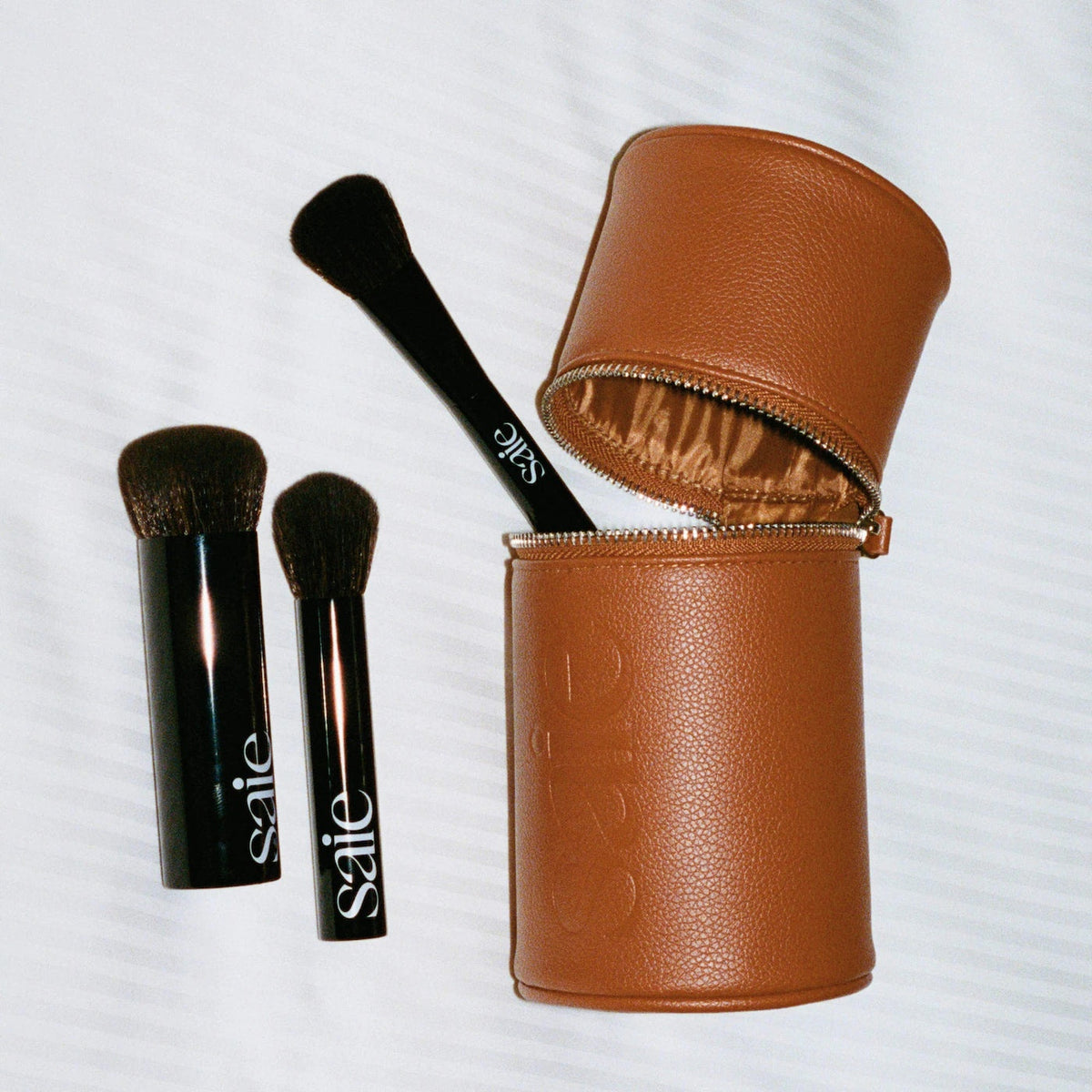 PREORDEN Saie Brush Essentials Set de Brochas con Estuche (Edición Limitada)