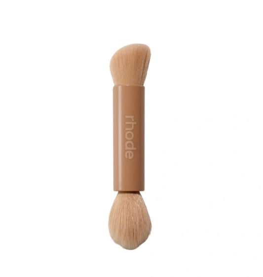 PREORDEN Rhode pocket brush Double-ended makeup brush