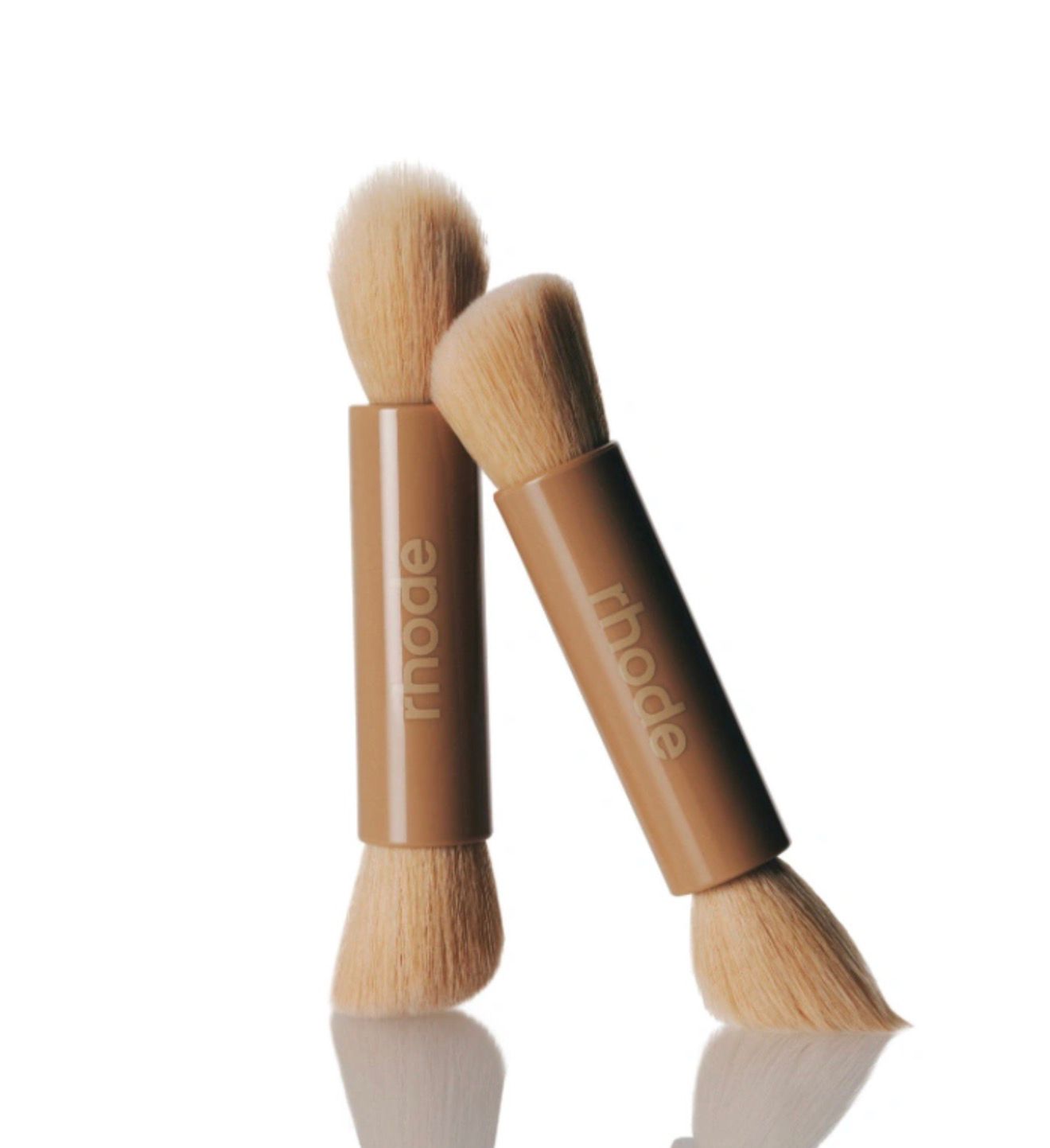 PREORDEN Rhode pocket brush Double-ended makeup brush